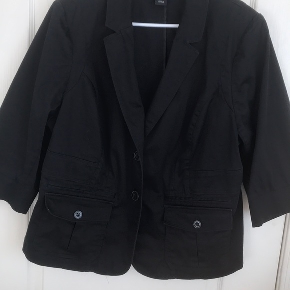 Plus size black casual 3/4 sleeve blazer - Picture 3 of 4